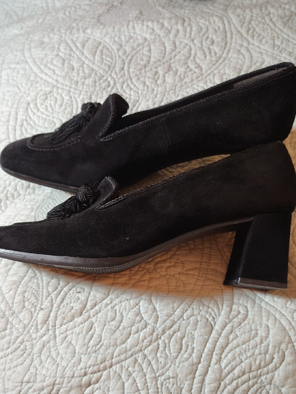 Stuart Weitzman Vintage Y2K Black Suede Block Heel Pumps With Tassel - Picture 2 of 9
